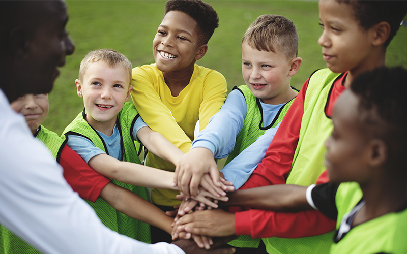 1.Inclusione - Sport di tutti - Bambini di varie nazionalità che giocano- Asd Sporting Arechi